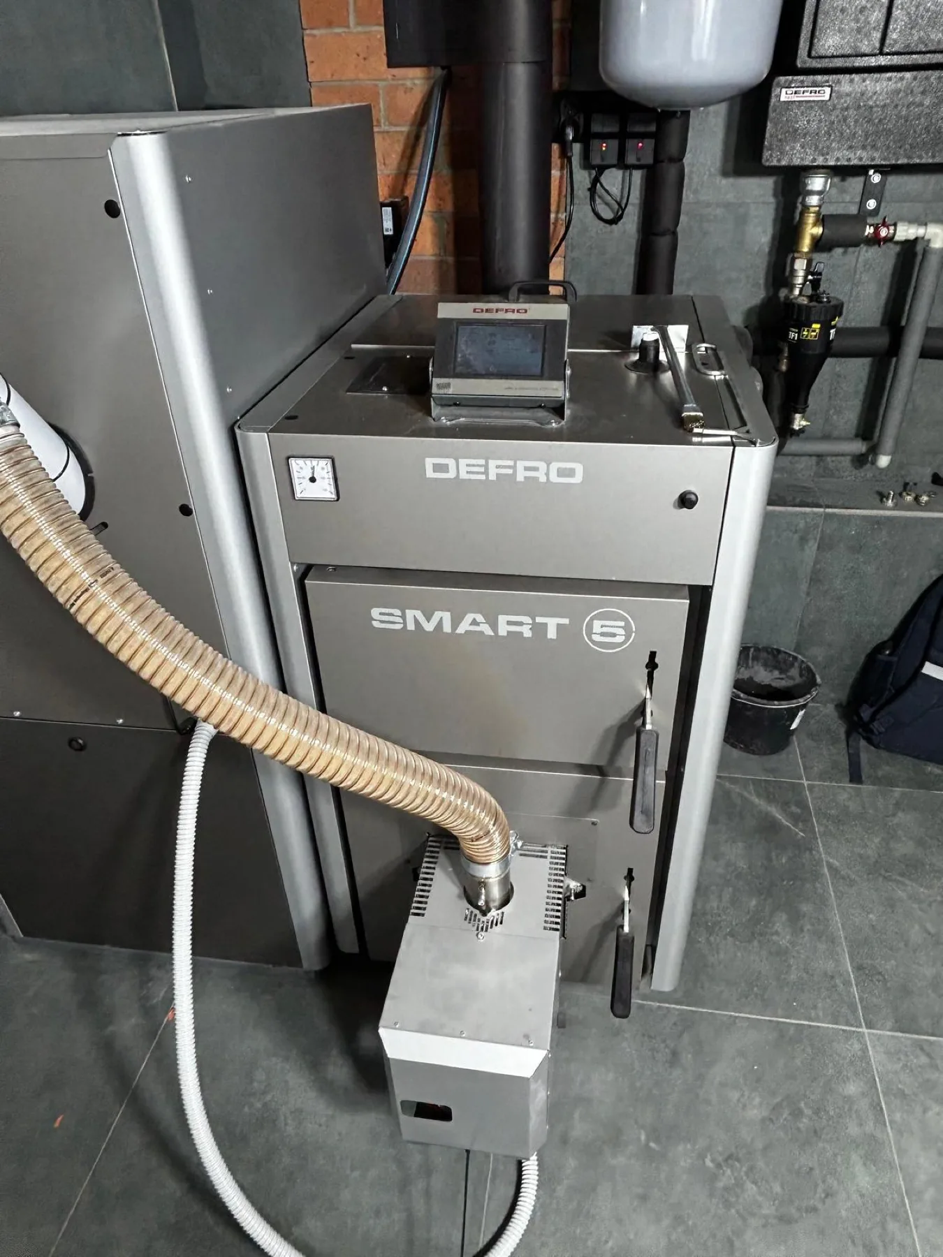 Materiał instalacyjny z kotłem i osprzętem kotłowni
